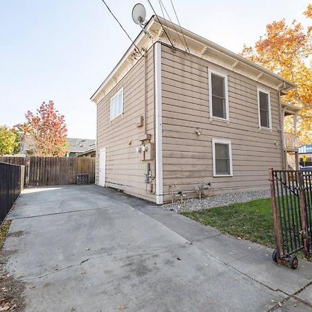 A+ 2 Bedroom Victorian Home Away From Home Sacramento Exterior photo
